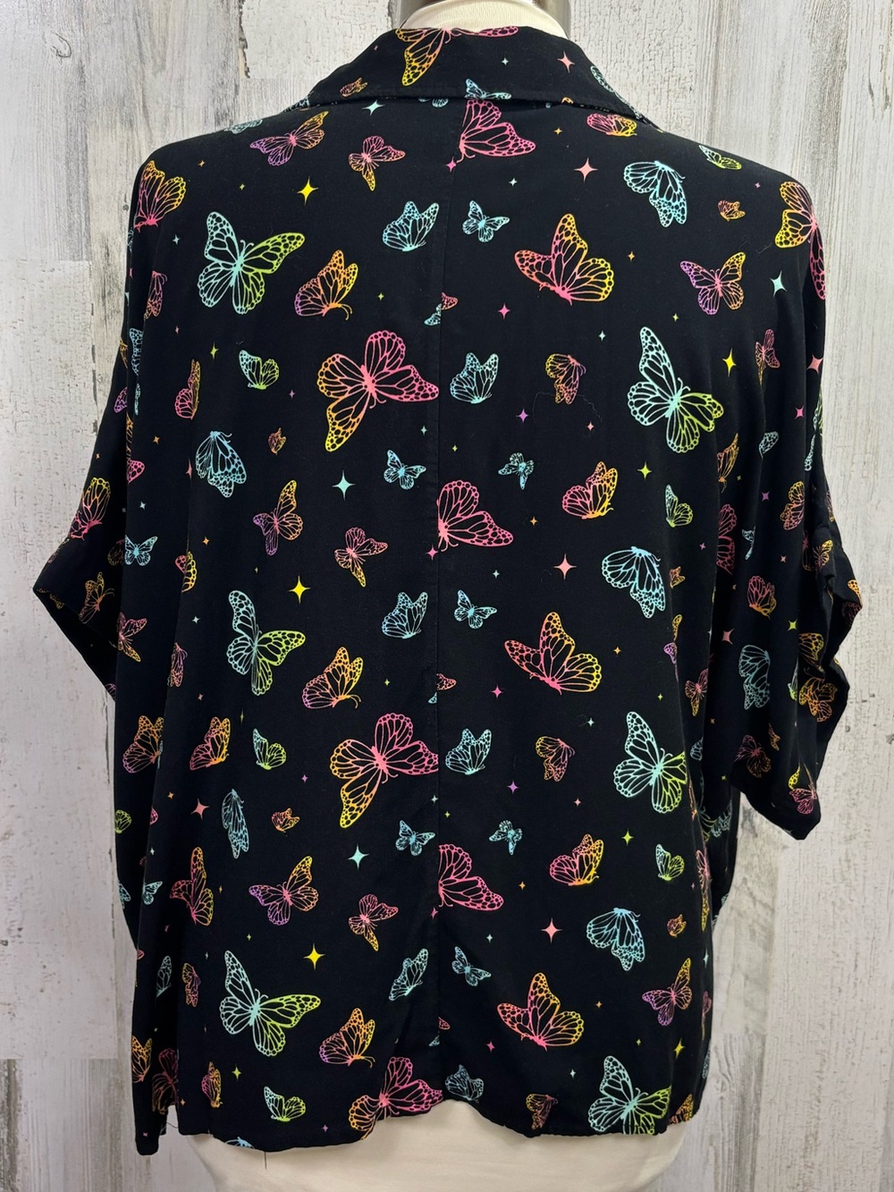 Hot Topic Rainbow Butterfly Print Black Plus Size Top - Picture 7 of 11